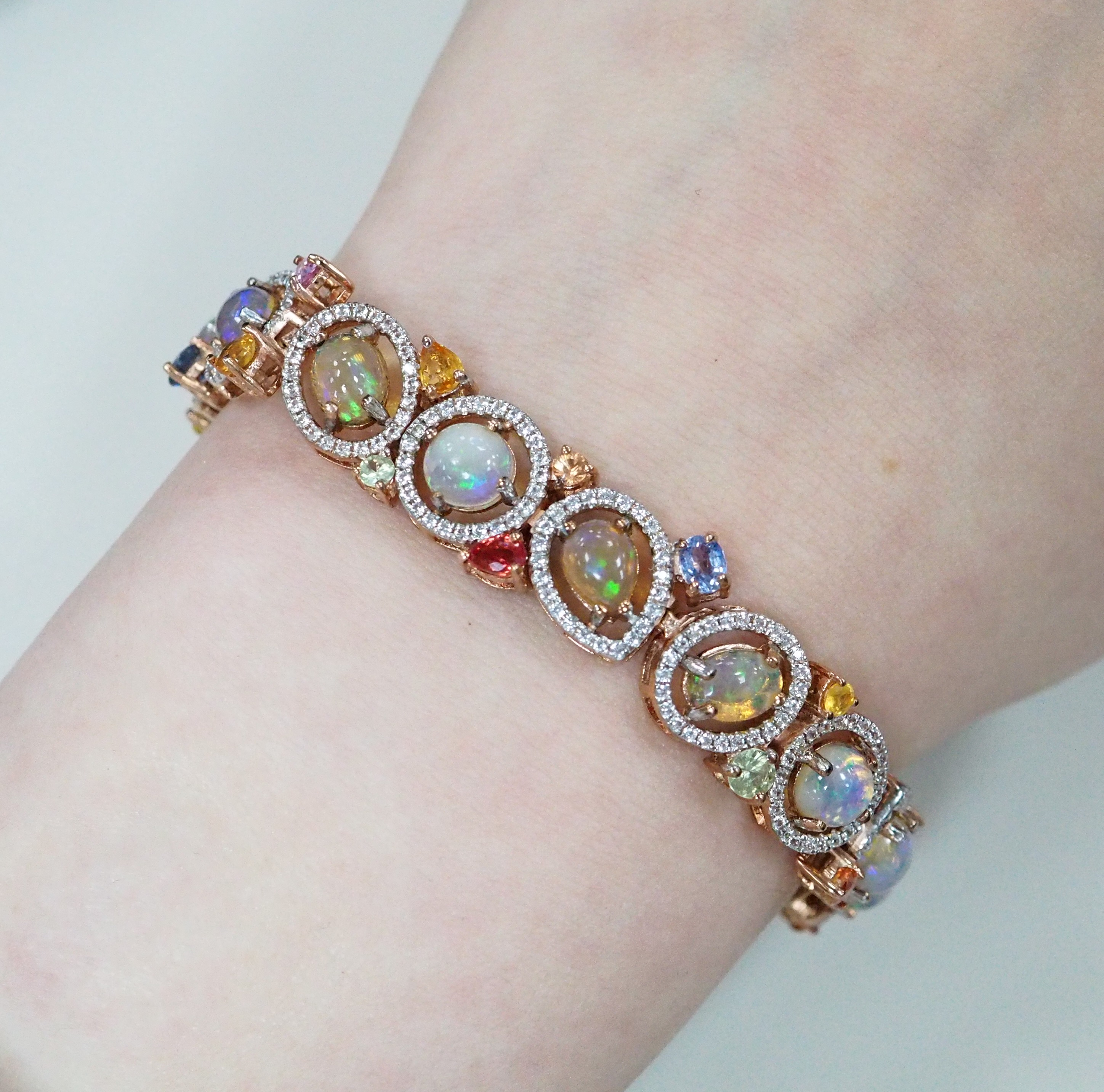 Серебряный браслет с опалами